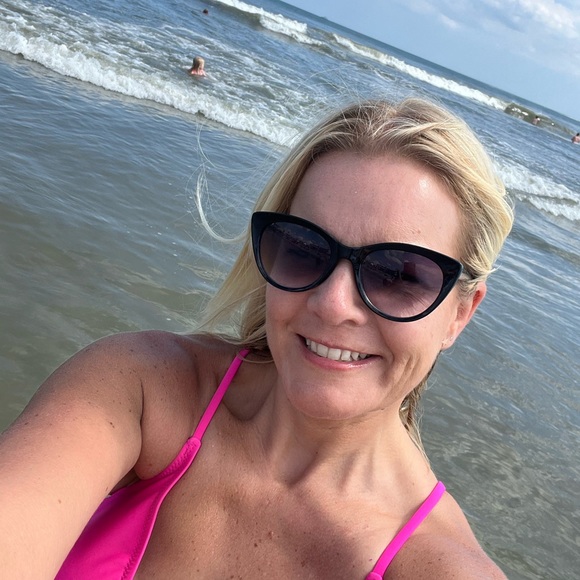 Meet your Posher, Kelli - Picture 2 of 3